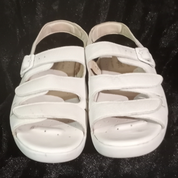 Propet Comfort Sandals White Size 9 Great Condition - Picture 1 of 5
